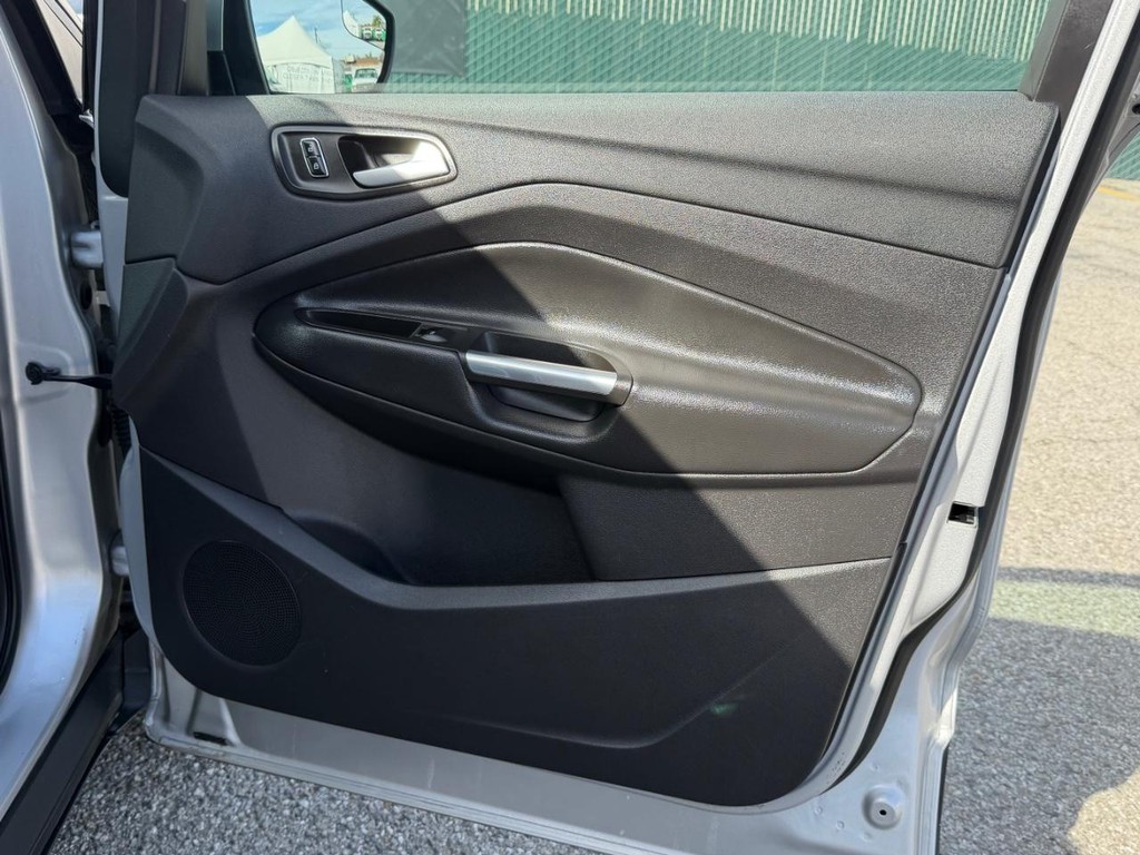 Ford Escape Vehicle Full-screen Gallery Image 21