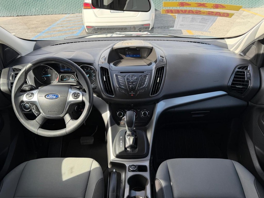 Ford Escape Vehicle Full-screen Gallery Image 25