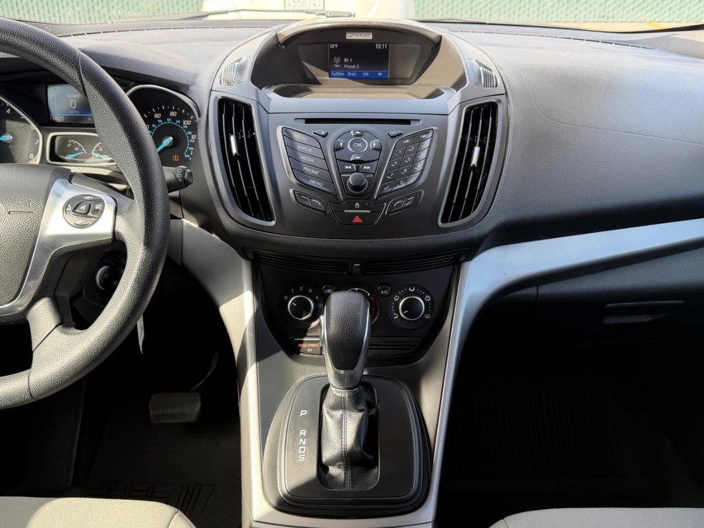 Ford Escape Vehicle Full-screen Gallery Image 27