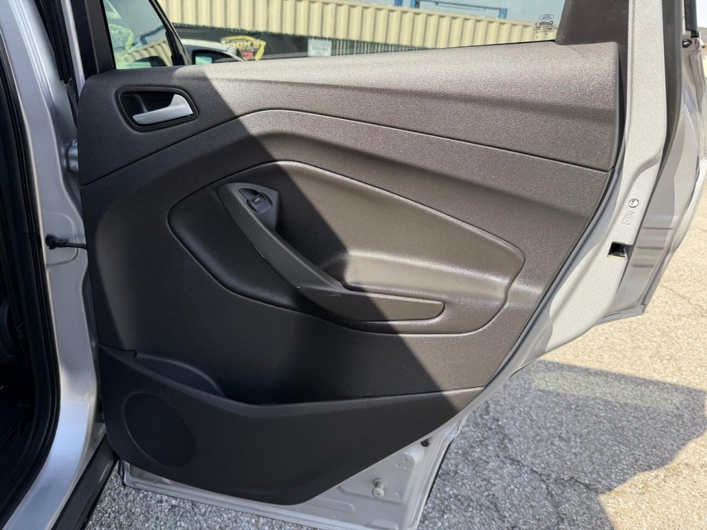 Ford Escape Vehicle Full-screen Gallery Image 29