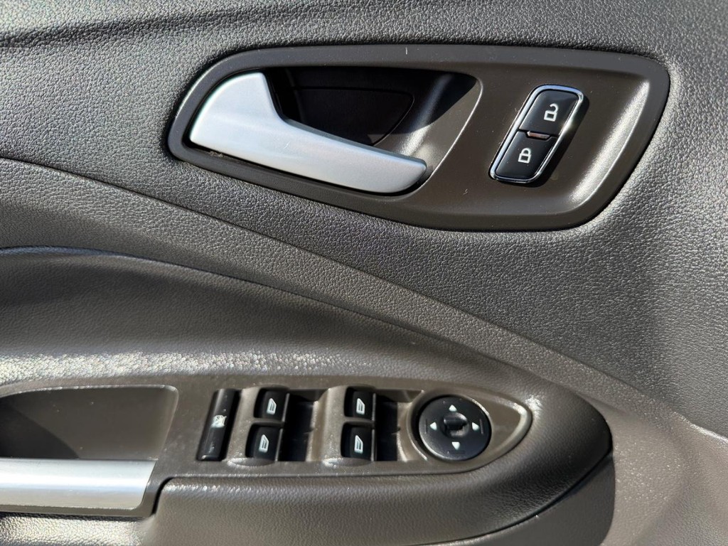 Ford Escape Vehicle Full-screen Gallery Image 33