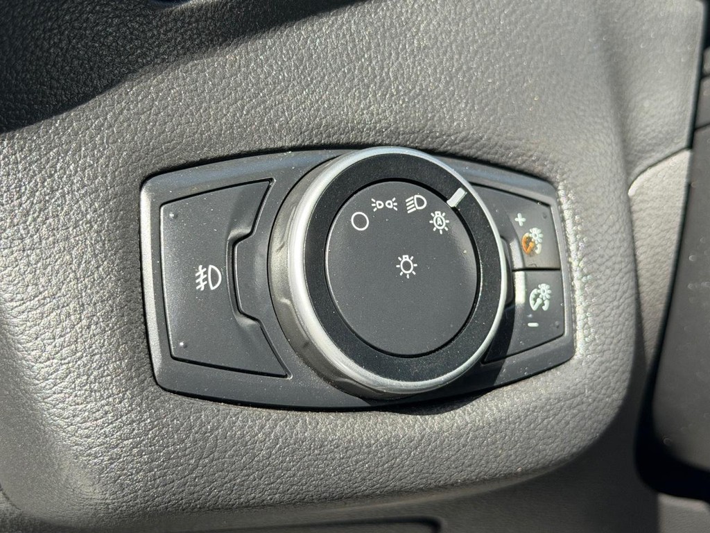 Ford Escape Vehicle Full-screen Gallery Image 34