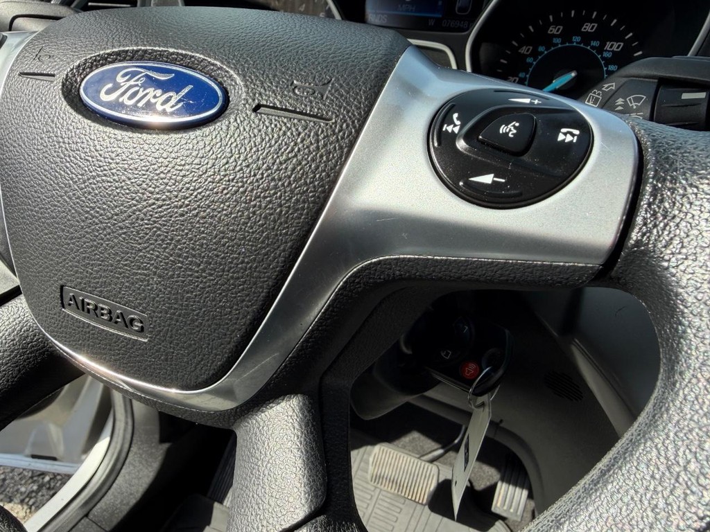 Ford Escape Vehicle Full-screen Gallery Image 36