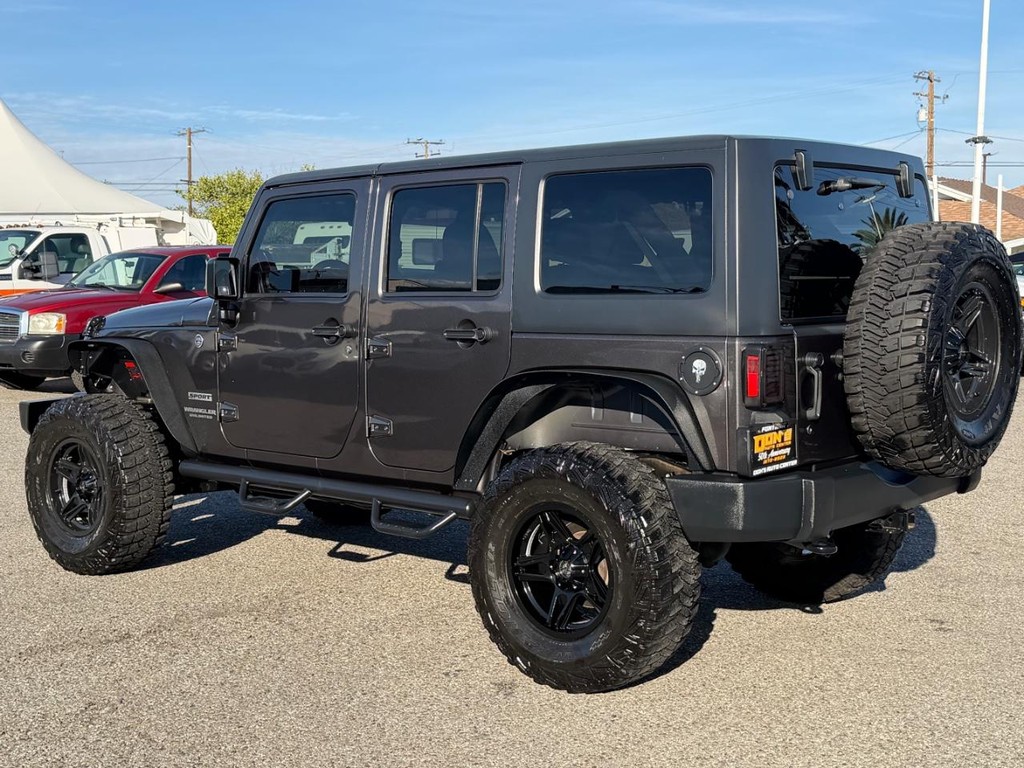 Jeep Wrangler Unlimited Vehicle Full-screen Gallery Image 09