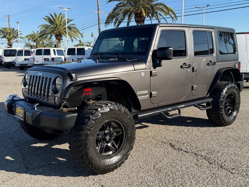 Jeep Wrangler Unlimited Vehicle Full-screen Gallery Image 12