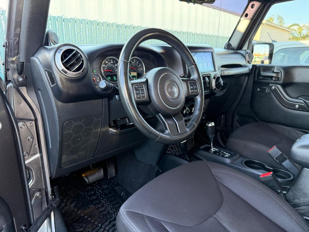 Jeep Wrangler Unlimited Vehicle Full-screen Gallery Image 16