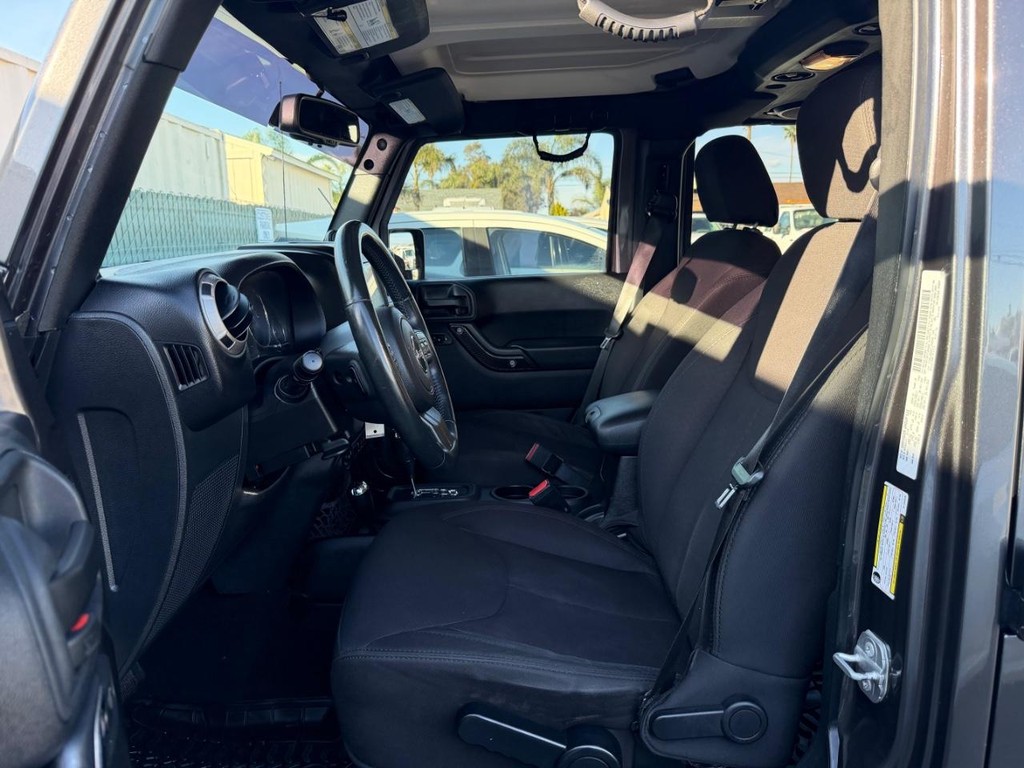 Jeep Wrangler Unlimited Vehicle Full-screen Gallery Image 17