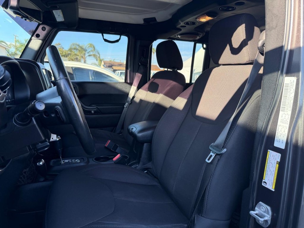 Jeep Wrangler Unlimited Vehicle Full-screen Gallery Image 18