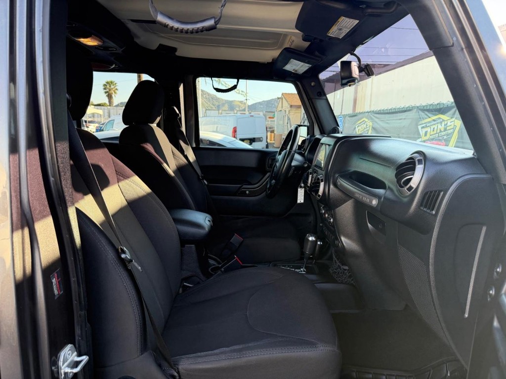 Jeep Wrangler Unlimited Vehicle Full-screen Gallery Image 21