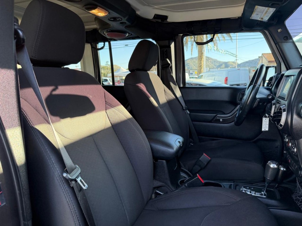 Jeep Wrangler Unlimited Vehicle Full-screen Gallery Image 22