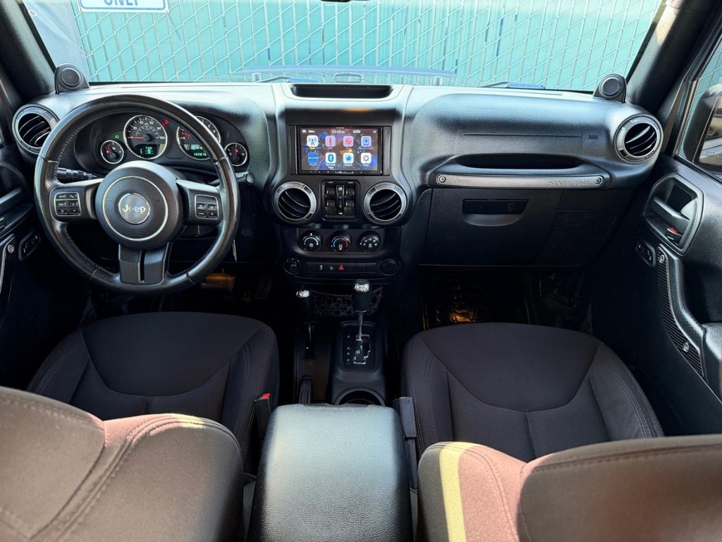 Jeep Wrangler Unlimited Vehicle Full-screen Gallery Image 23