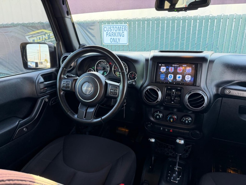 Jeep Wrangler Unlimited Vehicle Full-screen Gallery Image 24