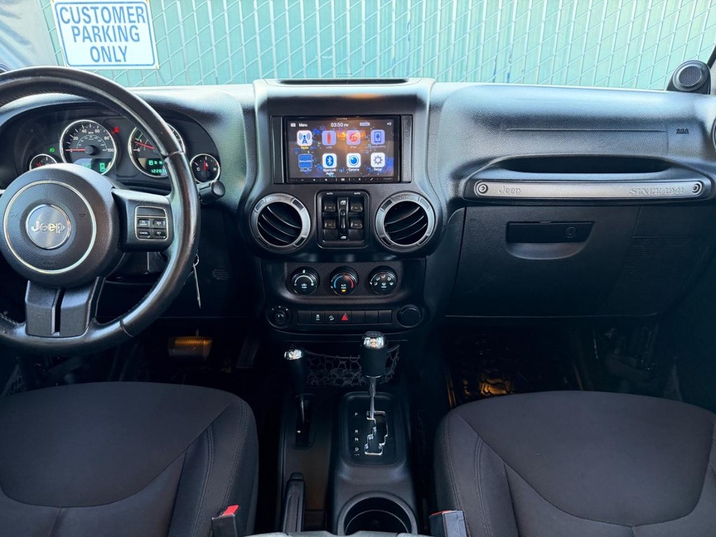 Jeep Wrangler Unlimited Vehicle Full-screen Gallery Image 25