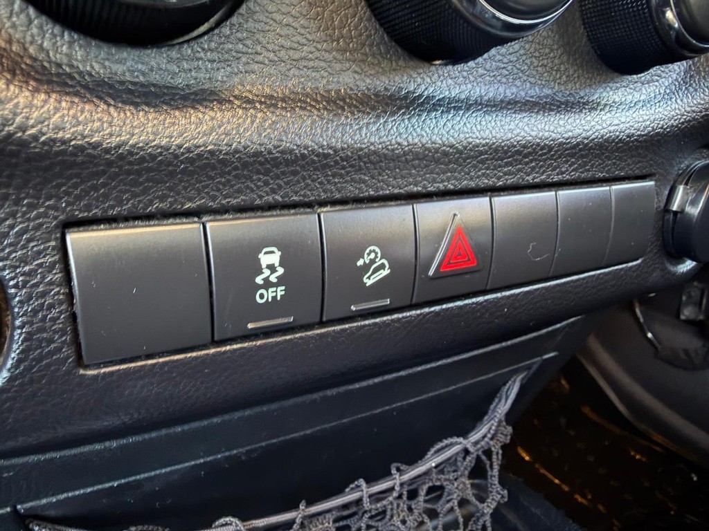 Jeep Wrangler Unlimited Vehicle Full-screen Gallery Image 32