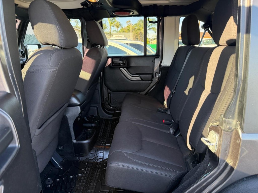 Jeep Wrangler Unlimited Vehicle Full-screen Gallery Image 38