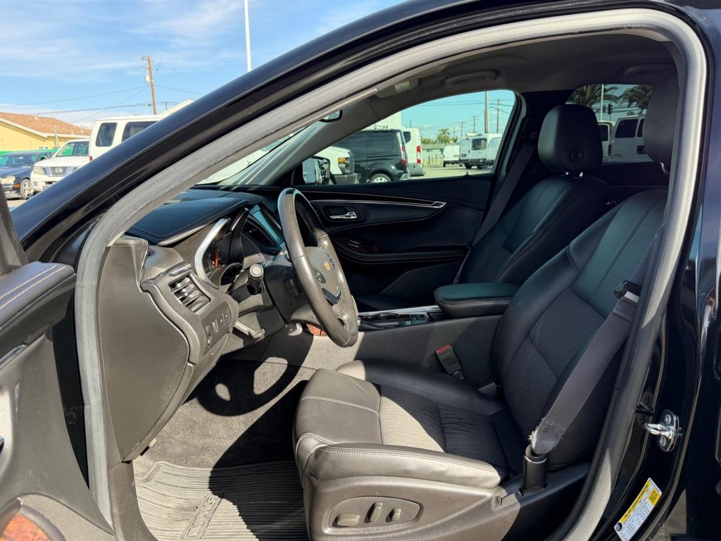 Chevrolet Impala Vehicle Full-screen Gallery Image 17