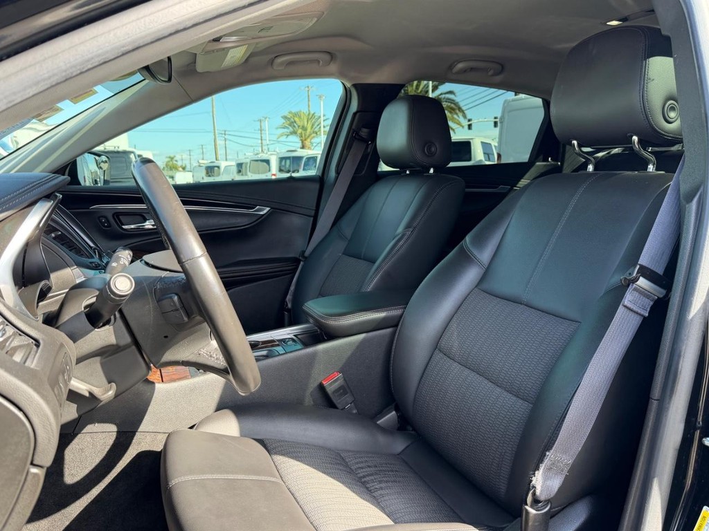 Chevrolet Impala Vehicle Full-screen Gallery Image 18