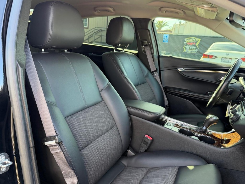 Chevrolet Impala Vehicle Full-screen Gallery Image 22