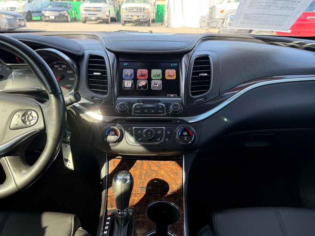 Chevrolet Impala Vehicle Full-screen Gallery Image 25