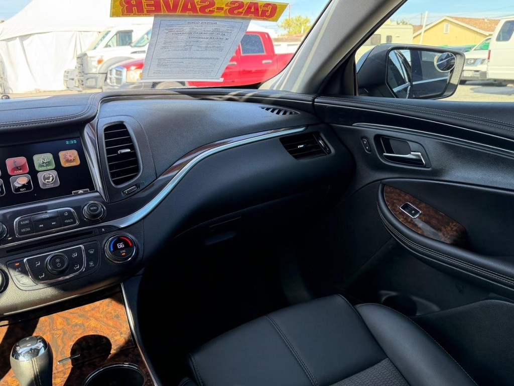 Chevrolet Impala Vehicle Full-screen Gallery Image 26