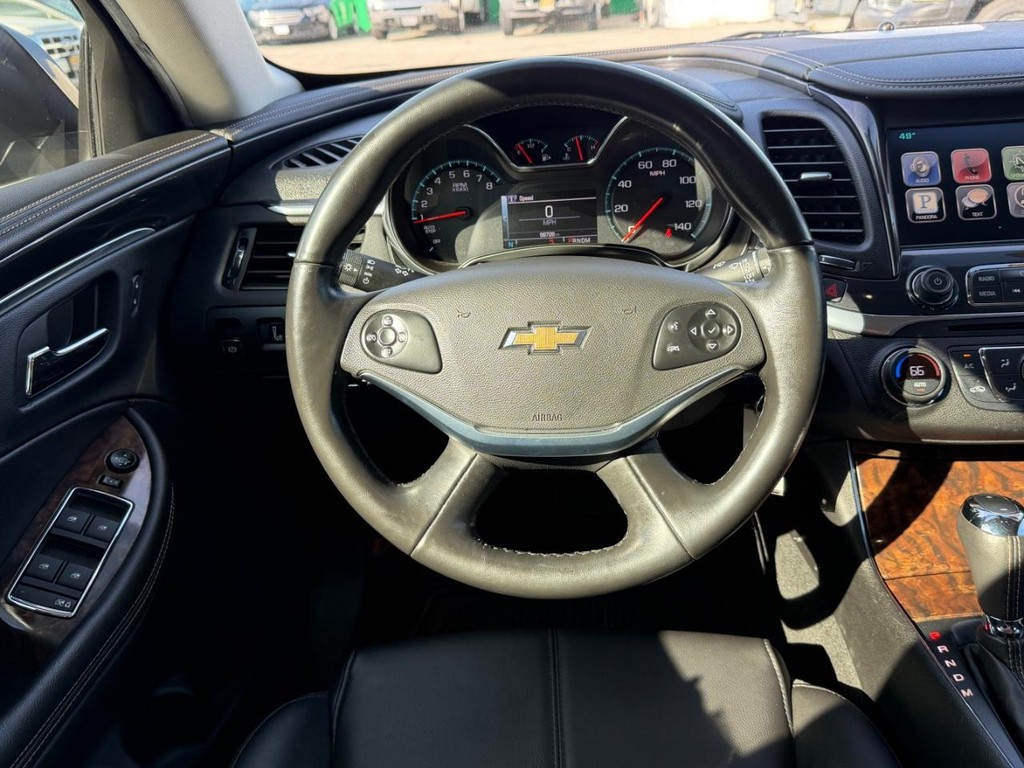 Chevrolet Impala Vehicle Full-screen Gallery Image 27