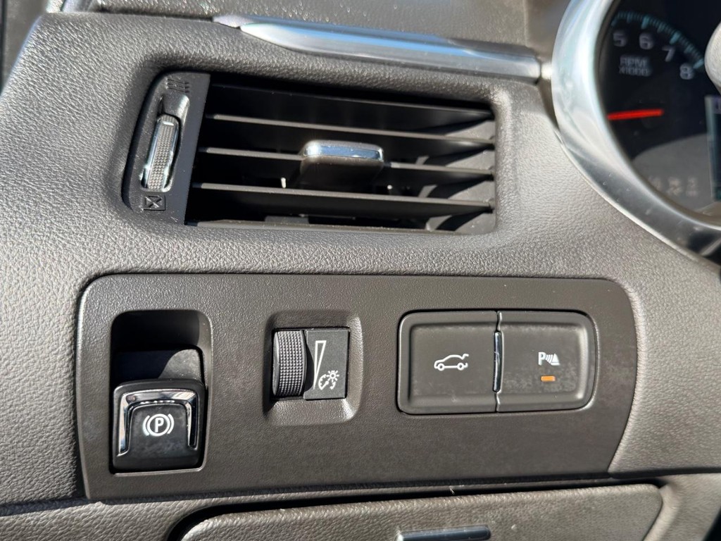 Chevrolet Impala Vehicle Full-screen Gallery Image 32