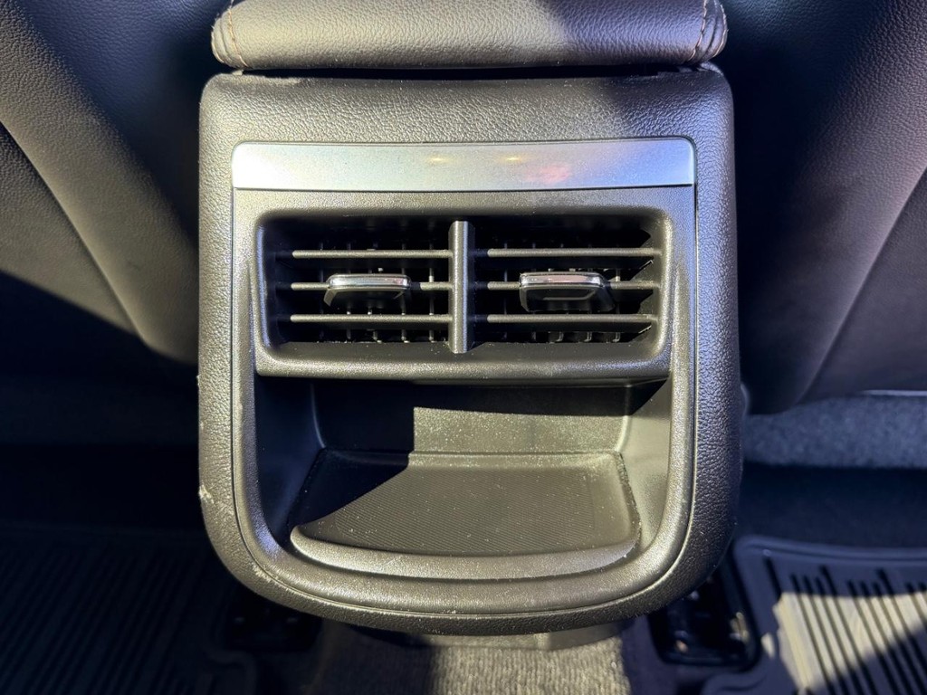 Chevrolet Impala Vehicle Full-screen Gallery Image 36