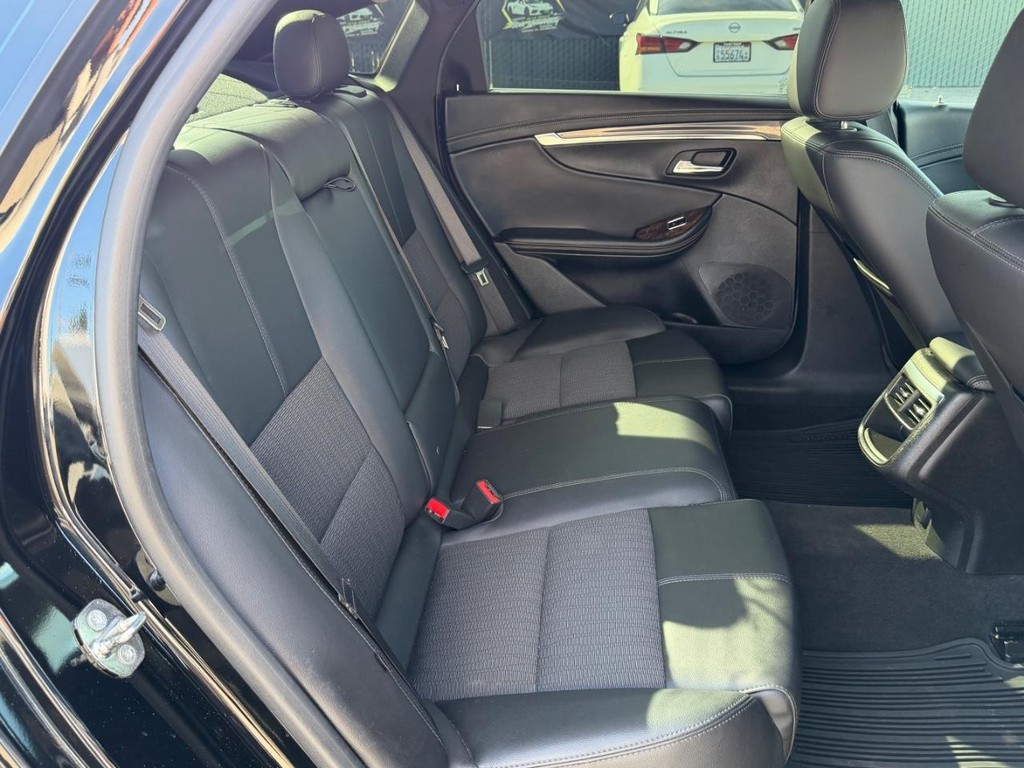 Chevrolet Impala Vehicle Full-screen Gallery Image 38