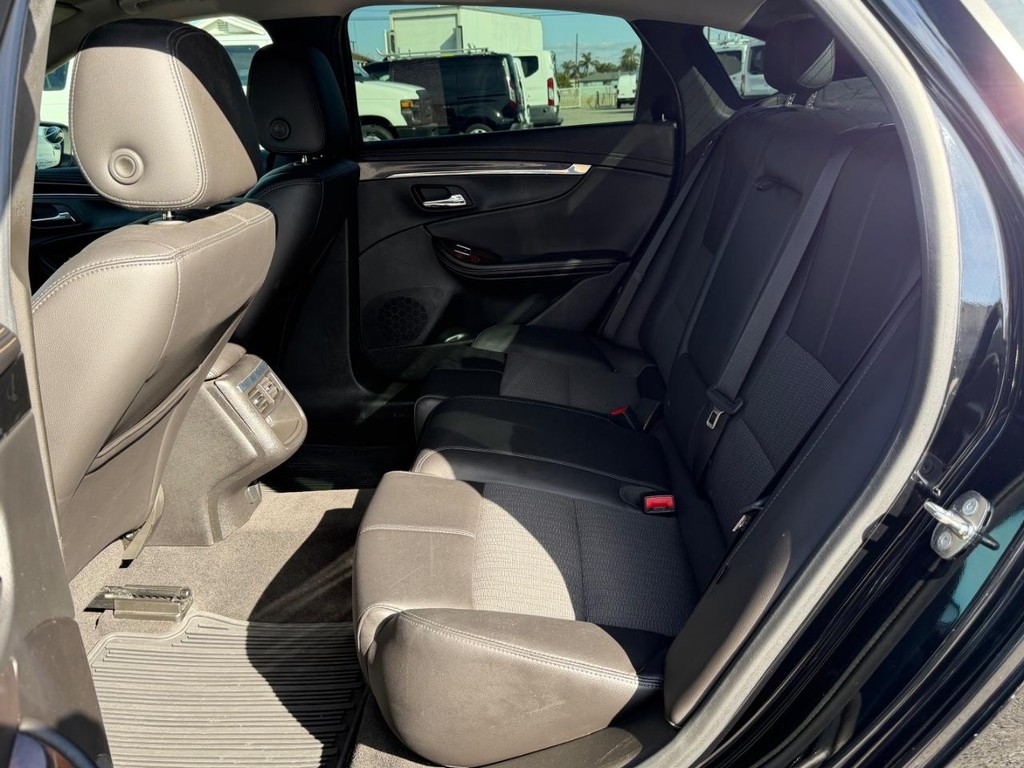 Chevrolet Impala Vehicle Full-screen Gallery Image 40