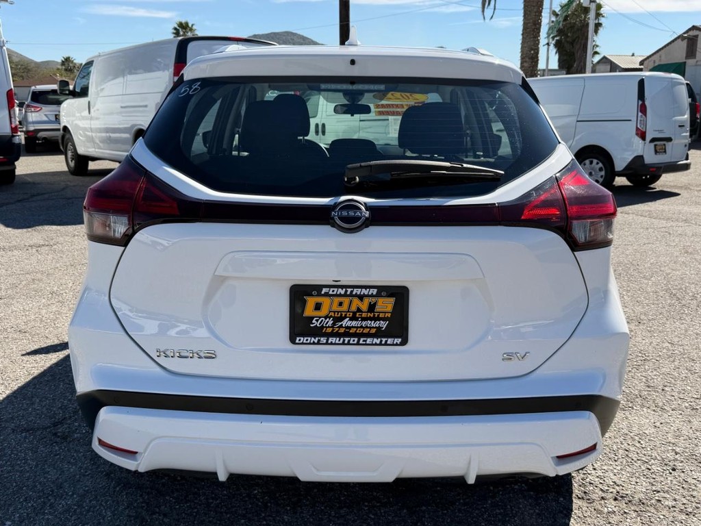 Nissan Kicks Vehicle Full-screen Gallery Image 08