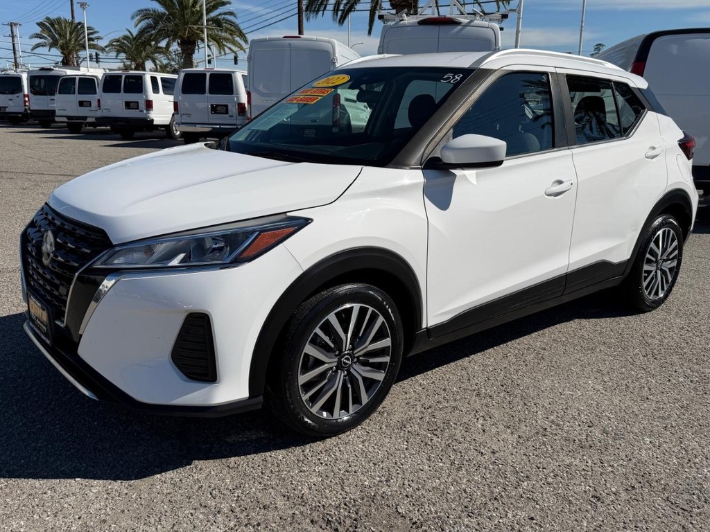 Nissan Kicks Vehicle Full-screen Gallery Image 12