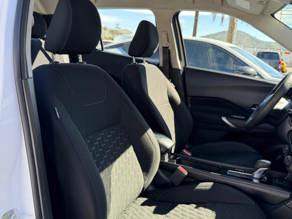 Nissan Kicks Vehicle Full-screen Gallery Image 22