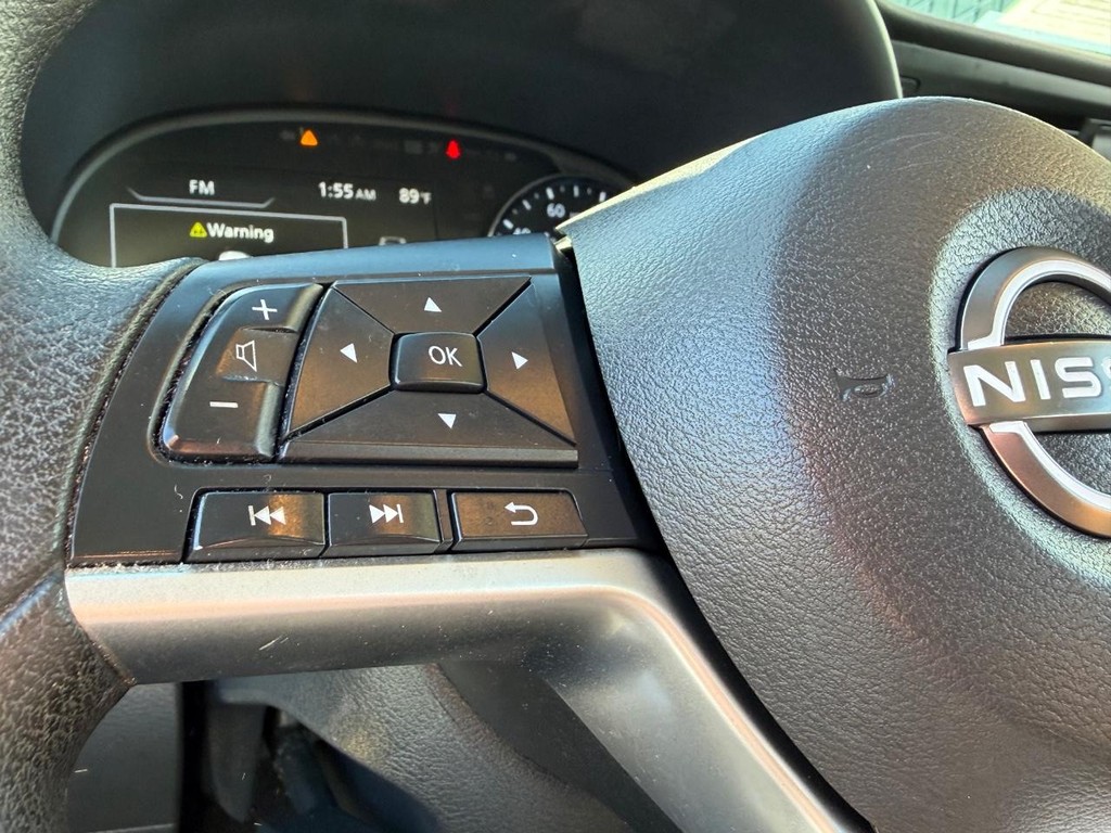 Nissan Kicks Vehicle Full-screen Gallery Image 28