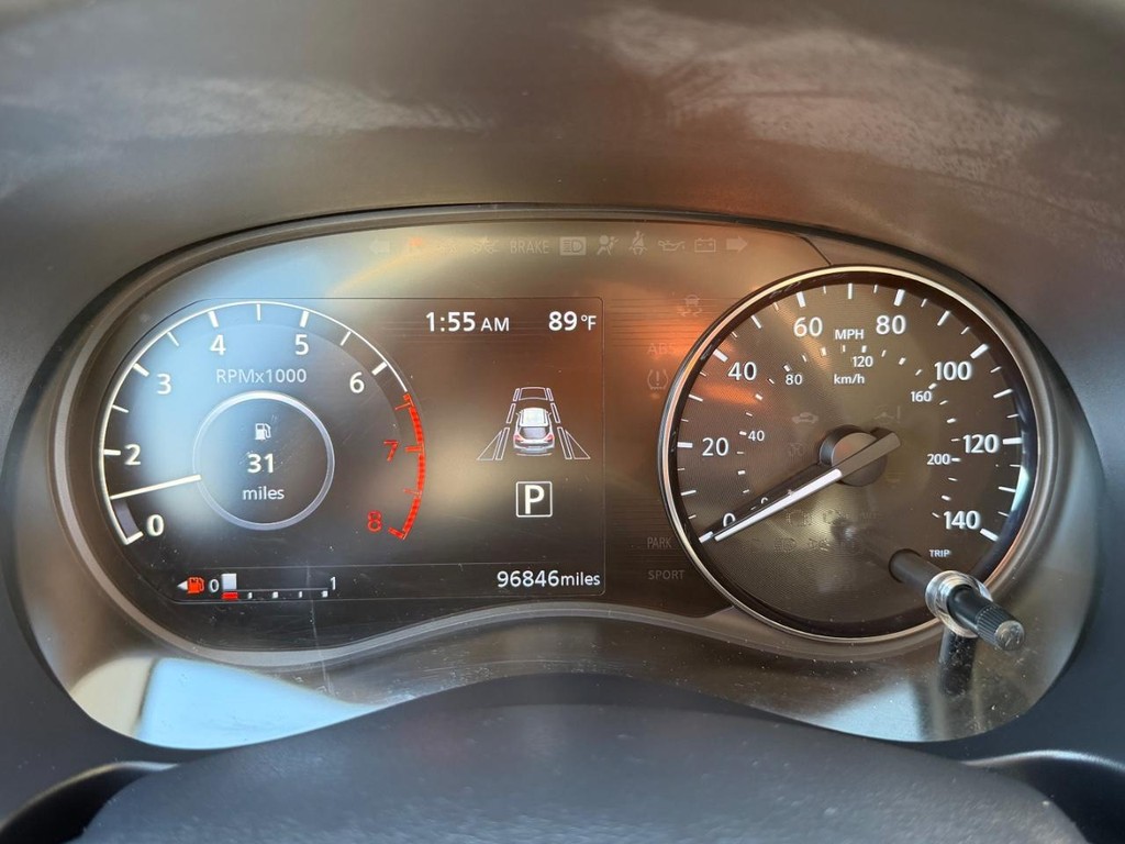 Nissan Kicks Vehicle Full-screen Gallery Image 30