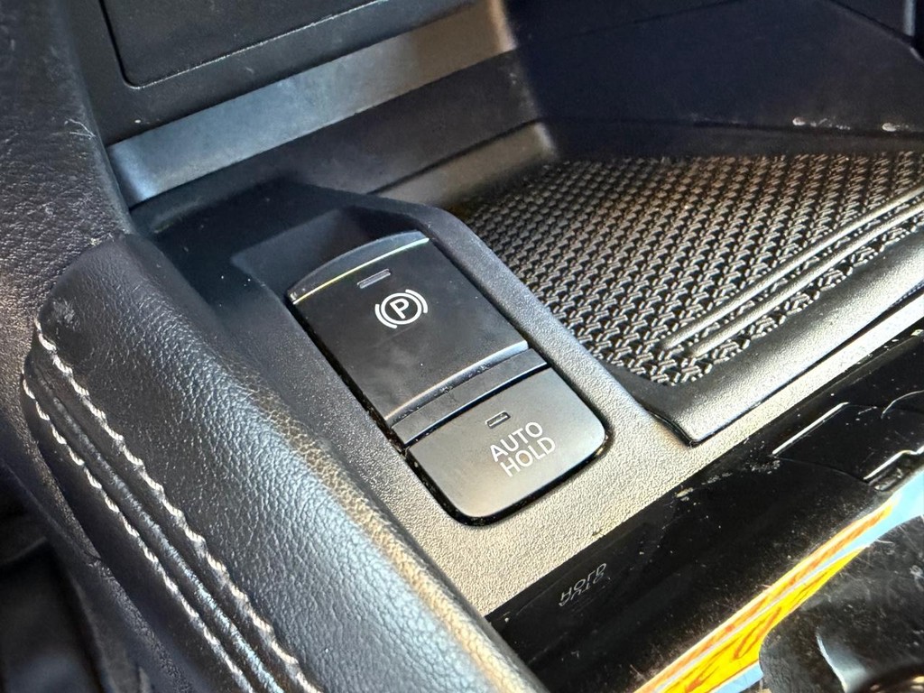 Nissan Kicks Vehicle Full-screen Gallery Image 34