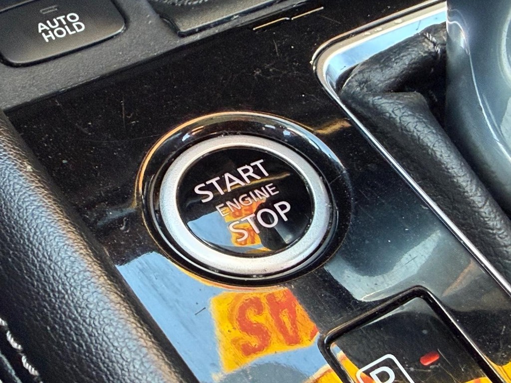 Nissan Kicks Vehicle Full-screen Gallery Image 35