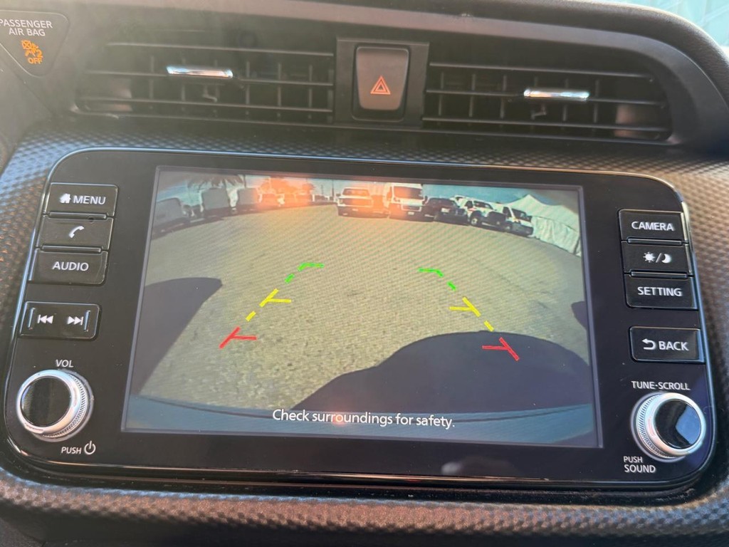 Nissan Kicks Vehicle Full-screen Gallery Image 41