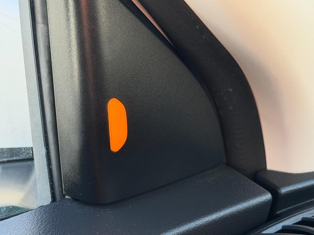 Nissan Kicks Vehicle Full-screen Gallery Image 42