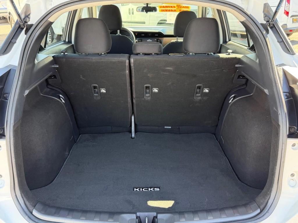 Nissan Kicks Vehicle Full-screen Gallery Image 43