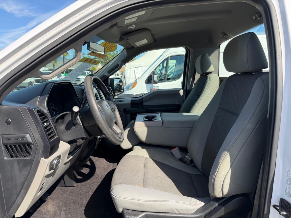 Ford F-150 Vehicle Full-screen Gallery Image 17