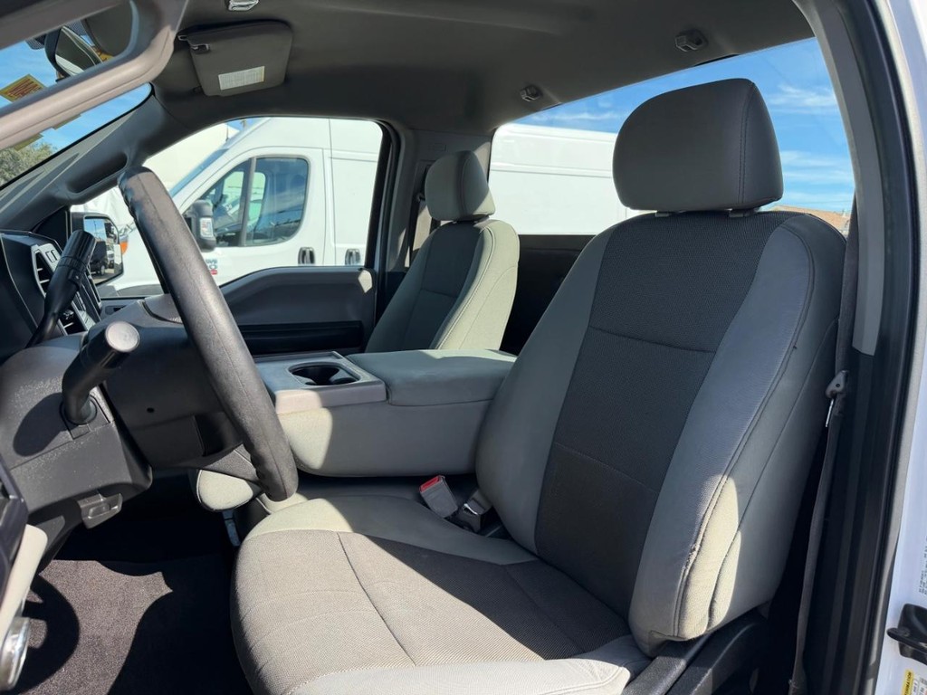 Ford F-150 Vehicle Full-screen Gallery Image 18