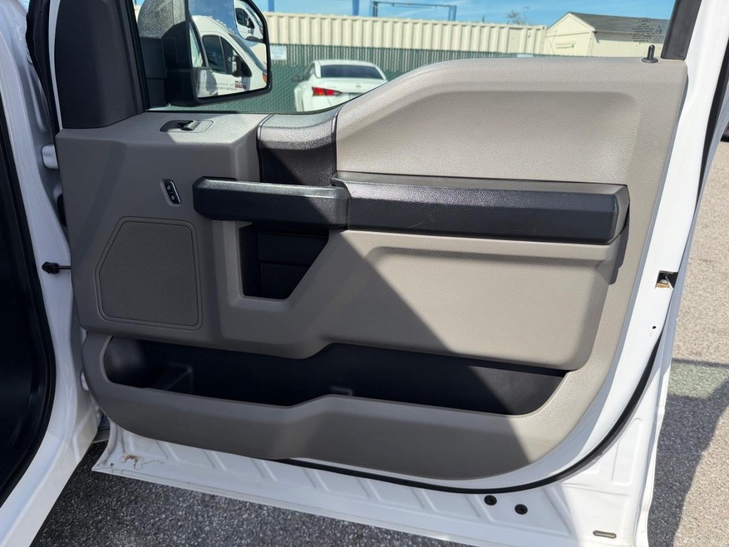 Ford F-150 Vehicle Full-screen Gallery Image 19