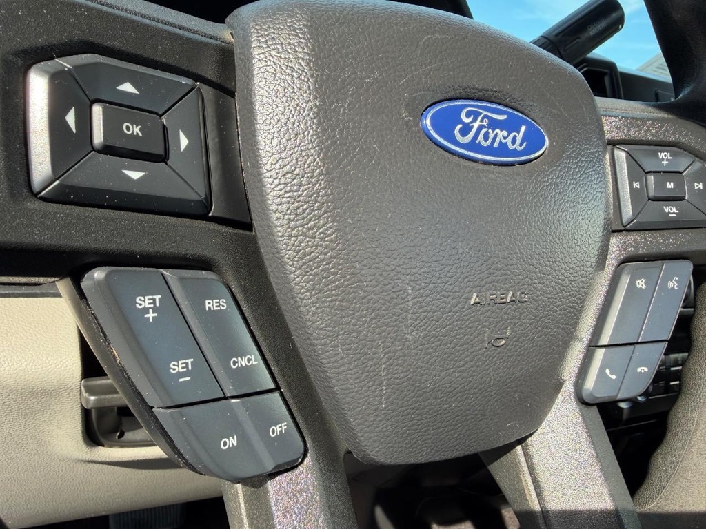 Ford F-150 Vehicle Full-screen Gallery Image 26
