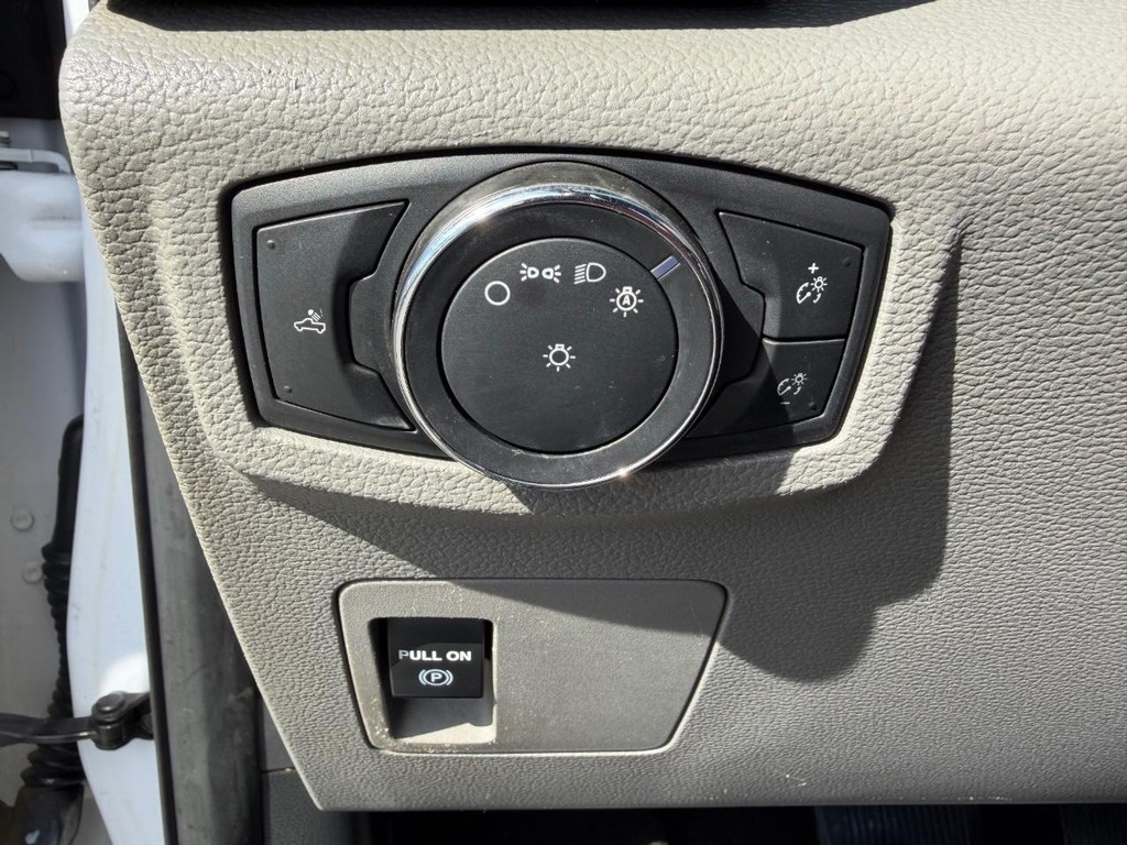 Ford F-150 Vehicle Full-screen Gallery Image 28