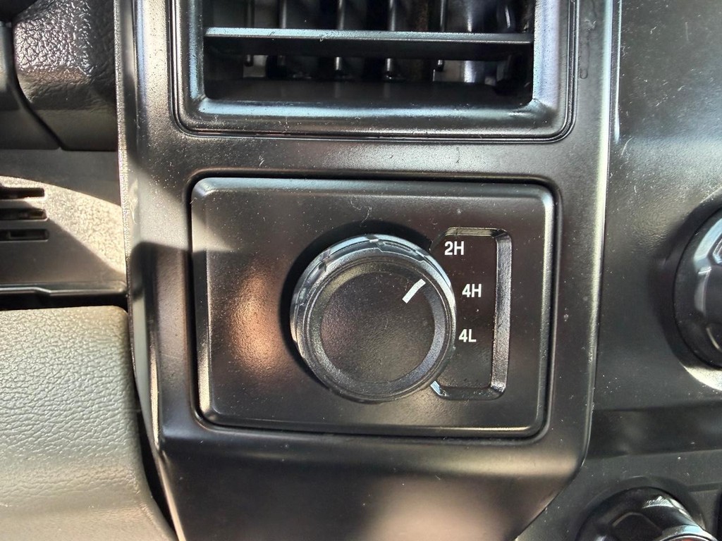 Ford F-150 Vehicle Full-screen Gallery Image 31