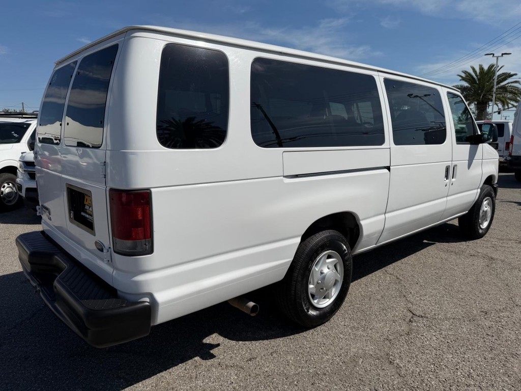 Ford E-350 15 Passenger Van Vehicle Full-screen Gallery Image 06