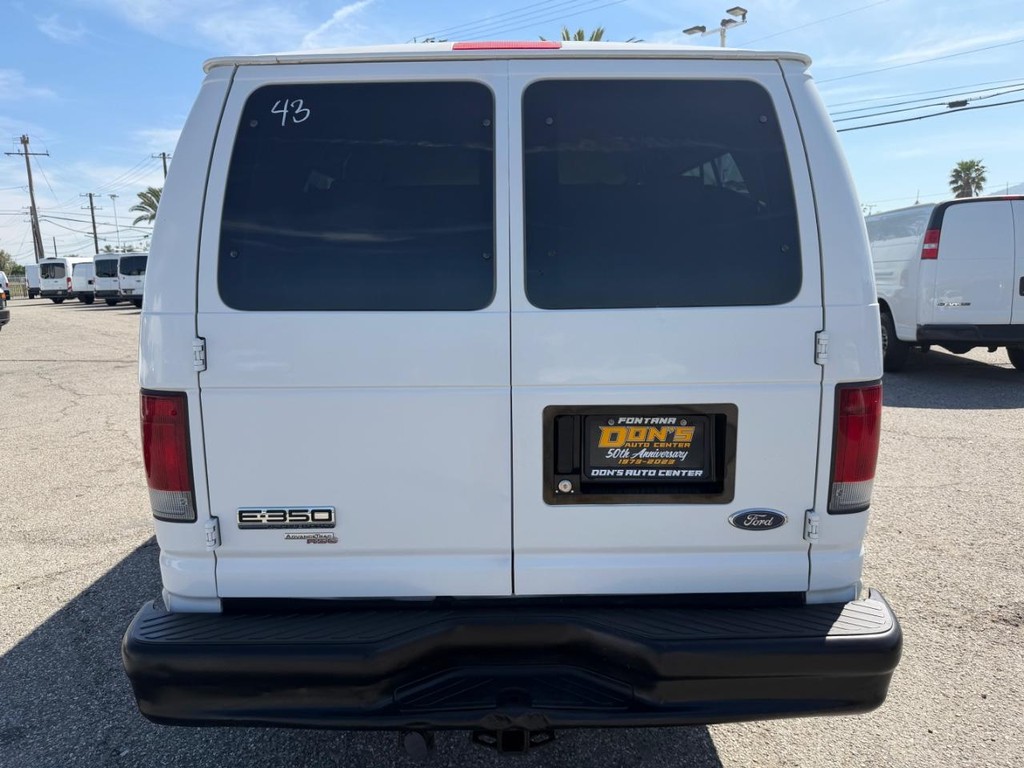 Ford E-350 15 Passenger Van Vehicle Full-screen Gallery Image 08