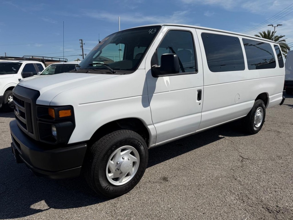 Ford E-350 15 Passenger Van Vehicle Full-screen Gallery Image 12
