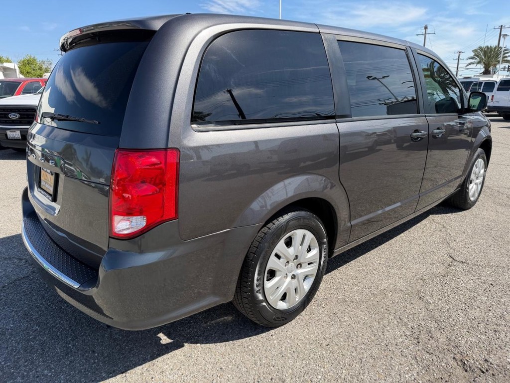 Dodge Grand Caravan Vehicle Full-screen Gallery Image 06