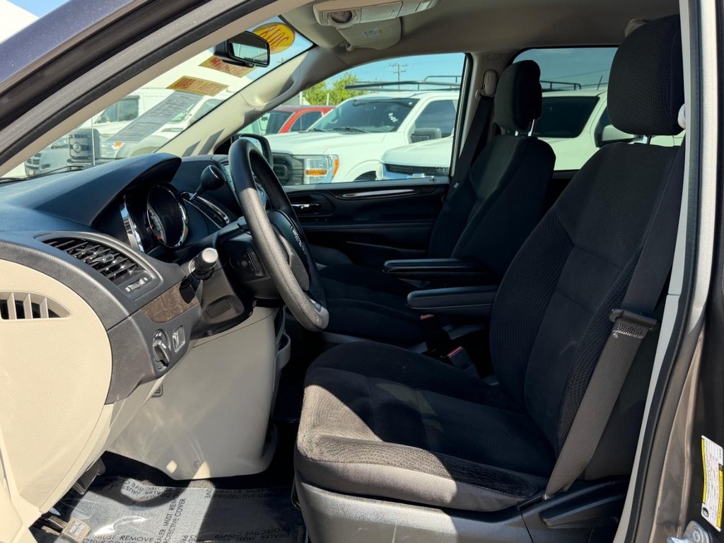 Dodge Grand Caravan Vehicle Full-screen Gallery Image 17